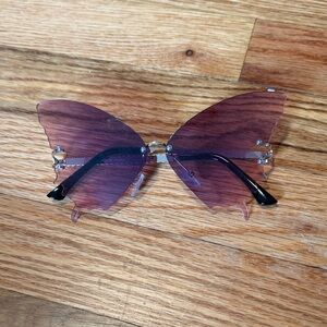 Butterfly-Shaped Purple Sunglasses